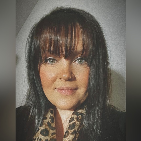 Meet your posher Christina 🦋top rated seller🦋 - Picture 1 of 4